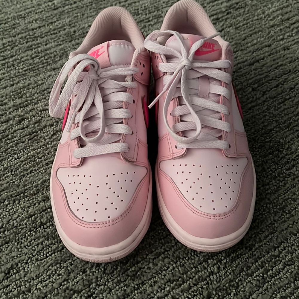 Nike Triple pink dunk lows